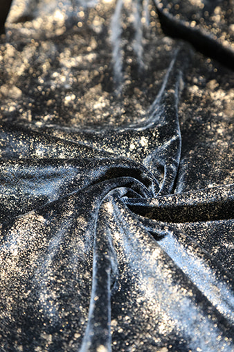 Lüks 100% Polyester Flanel Yaldızlı Gavalı Çiçəyi Naxışlı Parça Ev Tekstilləri üçün Ekoloji Dost Yataq Divanları üçün Pərdələr